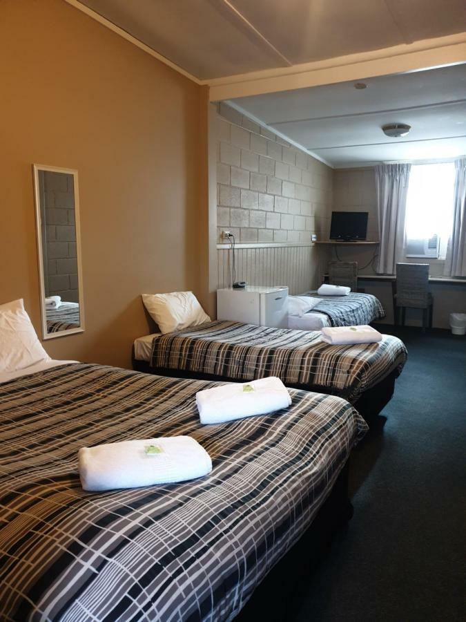 Berridale Inn Hotel Motel Room photo